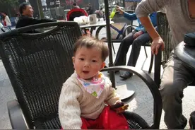 因不买雪糕，孩子就大哭大闹，这个妈妈冷静的处理方式，让人称赞图片