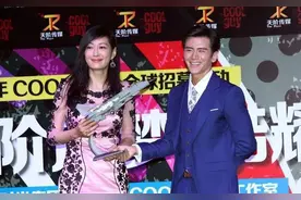 孟广美真是大婶界的尤物，这么窄的连衣裙都穿得下，身材顶呱呱图片