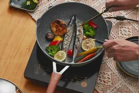 家中的锅该怎么选，不粘锅，炒锅，铁锅你喜欢哪款图片