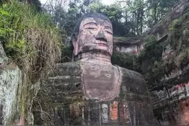 被修复的乐山大佛，没了神韵，这是在侮辱文化吗图片