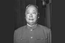 金庸：原子弹有什么用，不如多做几条裤子穿！陈毅的回答令人佩服图片