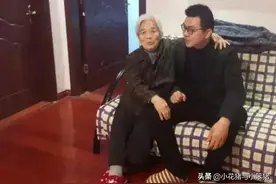 郭威首次看望姥姥，90岁姥姥紧紧搂着外孙，生怕将孙子再次弄丢图片
