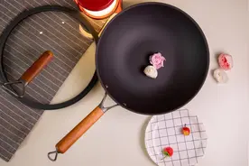 用只有1kg的铁锅炒菜是什么样的体验？三禾窒氮轻铁锅评测图片