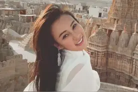 瑜伽老师被成龙看中，出演《功夫瑜伽》成名，走红后每节课10万图片