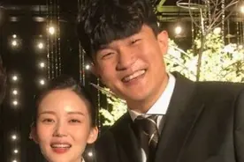 国安韩国外援和美女完婚后嘲讽国足和于大宝！董路：笑声真刺激图片