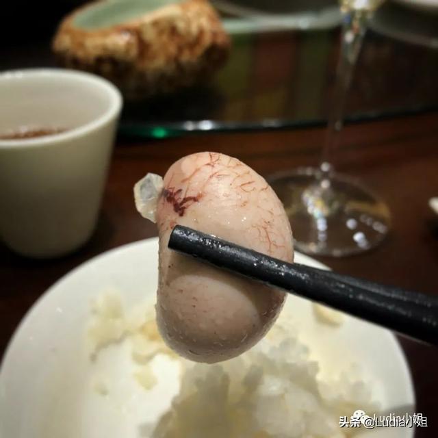 花胶乌鸡炖天山雪莲 花胶炖乌鸡的功效