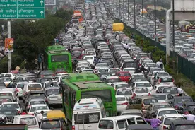 在印度开车有多难？买车不要后视镜，新车三天必被刮掉车漆图片