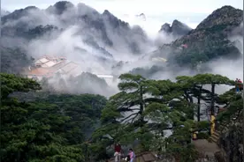 两山一湖的隐居梦图片