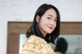 朱丹孕期宅家健身，四肢纤细肚大如箩，小小丹现身捣乱互动超温馨图片