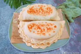 做韭菜盒子，记住两点，饼皮柔软不破皮，馅料不出水，放凉也不硬图片