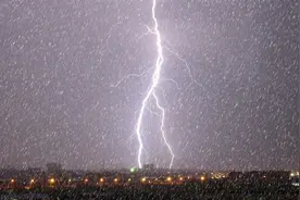 比“冬雷震震”还稀有，“雷打雪”是如何产生的？图片
