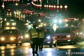 您返程我守护 共筑和谐平安路图片