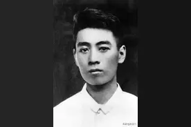 实至名归的第一美男周恩来图片