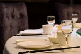 应酬饭局，最好别拍照发朋友圈图片