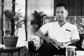 乔森潘40岁还未娶妻生子，流言四起，吴庭艳终身未婚却不被非议图片