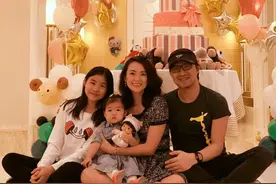 章子怡晒亲子照，5岁的醒醒鼻子跟爸爸如同复制，长睫毛惹人羡慕图片