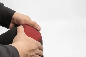 降温膝盖痛？快试试这两个方法，延长膝盖使用寿命！秋冬必备~图片