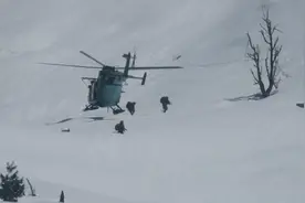 印度特种兵在边境遇险，十级大风中瑟瑟发抖，多亏国产飞机救命图片