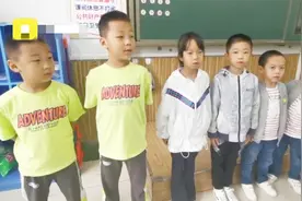 一年级开学，一个班级来了3对双胞胎，老师压力很大：怕分不清图片