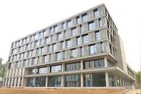 采用“搭积木”方式建造，内外部基本不做装修，我国首座装配式清水混凝土建筑在河北诞生图片