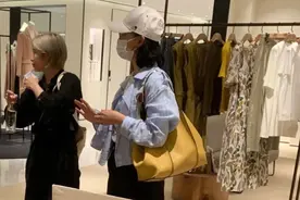 陈数打扮低调逛高端品牌店，被曝选三车衣服，尺码曝光超瘦图片