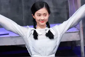 黄多多再演《水中之书》引热议，黄磊为捧红女儿是否营销过度？图片