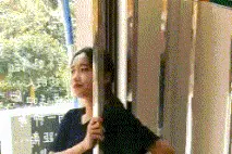 搞笑一刻：教你如何应对老婆来查岗图片