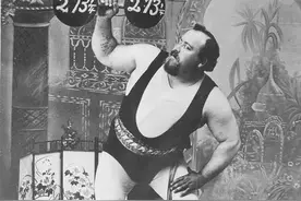 人体潜力究竟有多大？加拿大大力士的极限纪录，百年来无人能打破图片