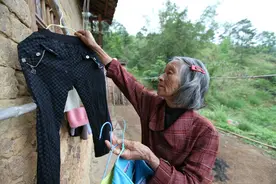 镜头下：一个命硬的农村大妈，苦日子何时熬出头图片