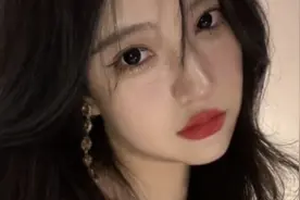 小说：“那你穿我的衣服出去吧，我配合你就行了。”图片