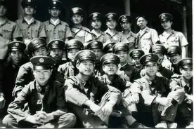 那一年，我穿着军装去相亲图片