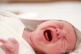 为什么宝宝看到“某个人”会突然大哭？不是迷信，大多有3个原因图片