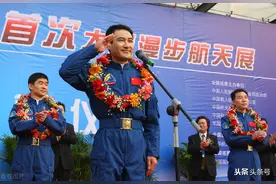 航天英雄翟志刚将军，首任指令长，3次“备份”航天员图片