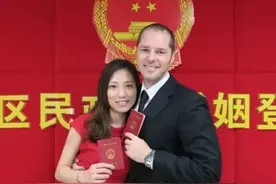 一个底层的南非白人，是如何在中国和国外成了一名网红？图片