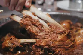 228元买一锅羊棒骨，肉少到像被人啃过一样图片