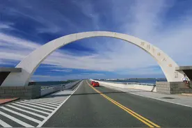 如何在茫茫大海建造跨海大桥图片
