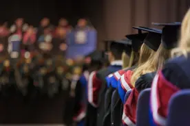 重庆女孩北京985大学退学，只为去留学，4年花200万，直言不后悔图片