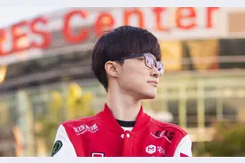 Uzi的薇恩，李哥的瑞兹！LOL官方晒出六名职业选手代表英雄图片