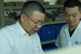 工厂半停工，温州一位“学徒工”勇挑重担搞创新，如今公司已上市图片