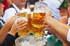 同样是啤酒，“瓶装”和“罐装”有什么区别？知道后别再乱买了图片