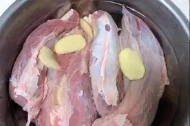 卤牛肉最正宗的做法，掌握好这4步，牛肉软烂入味，不腥也不柴图片