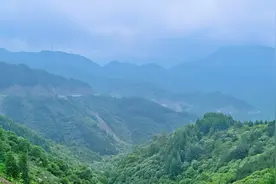 沿着宁夏最美公路穿行六盘山，来到一个奇怪的地方图片