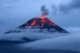 79年新西兰空难，飞机一头扎进火山，257人看着自己落入岩浆图片