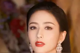佟丽娅首次担任春晚主持，谈吐大方得体，优雅从容获大众点赞图片