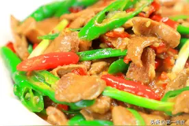 猪肝别再只用水洗了，等于白洗，厨师长教你小技巧，无腥味又鲜嫩图片