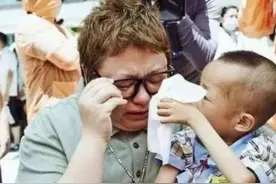 韩红为武汉募捐2.7亿，“败光”家产的背后，我看到了人性的丑恶图片