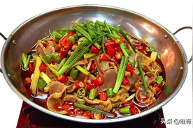 地道的重庆江湖菜——黔江鸡杂，小馆子里也有招牌菜，太多人爱吃图片