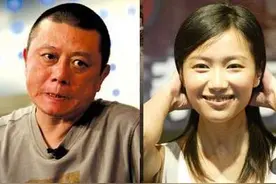 1996年，王朔将妻子女儿送上飞机，转头和小16岁徐静蕾走在一起图片