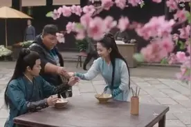 当影视剧失去特效：高伟光摸砖头，任嘉伦原地飞，赵丽颖挥空气图片