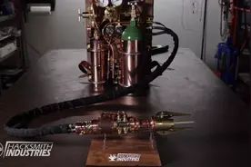 技术宅终于做出了真正能自由伸缩的《星球大战》光剑图片